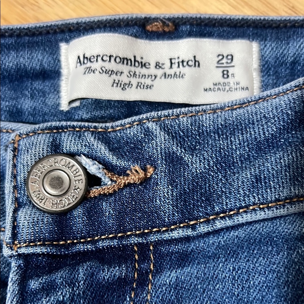 Abercrombie & Fitch Blue Super Skinny Ankle Jeans with Distressed Details - Picture 3 of 4
